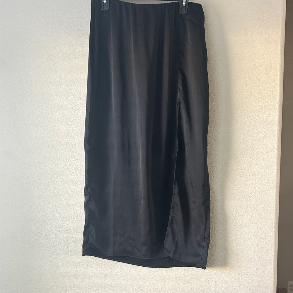 Black Women's Midi Skirt with slit on one side Size Medium 36inches long Size L - Picture 2 of 5